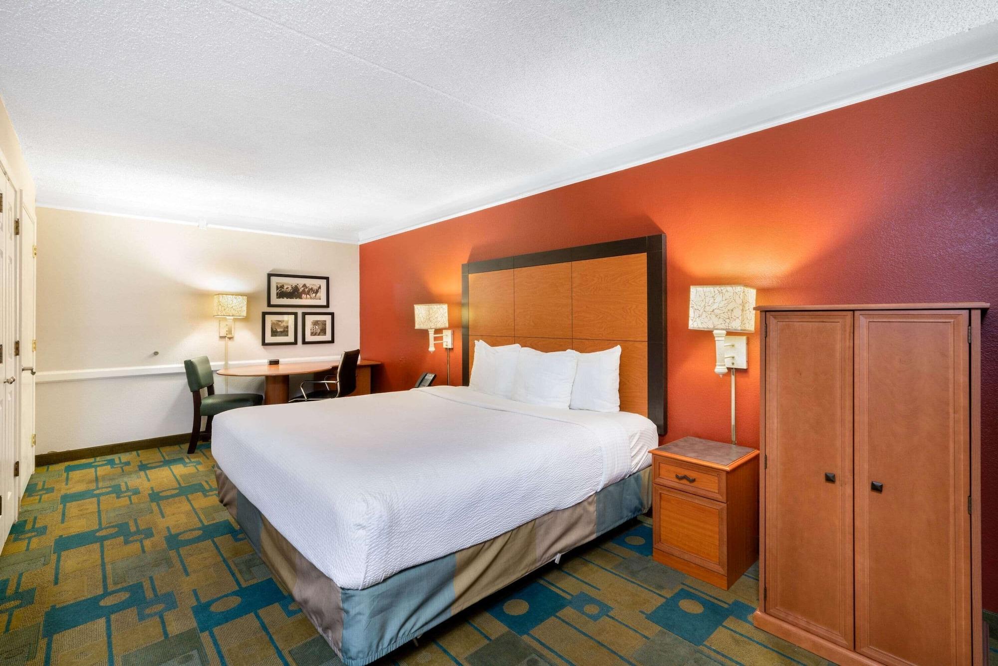La Quinta Inn By Wyndham Phoenix Sky Harbor Airport Tempe Exterior foto