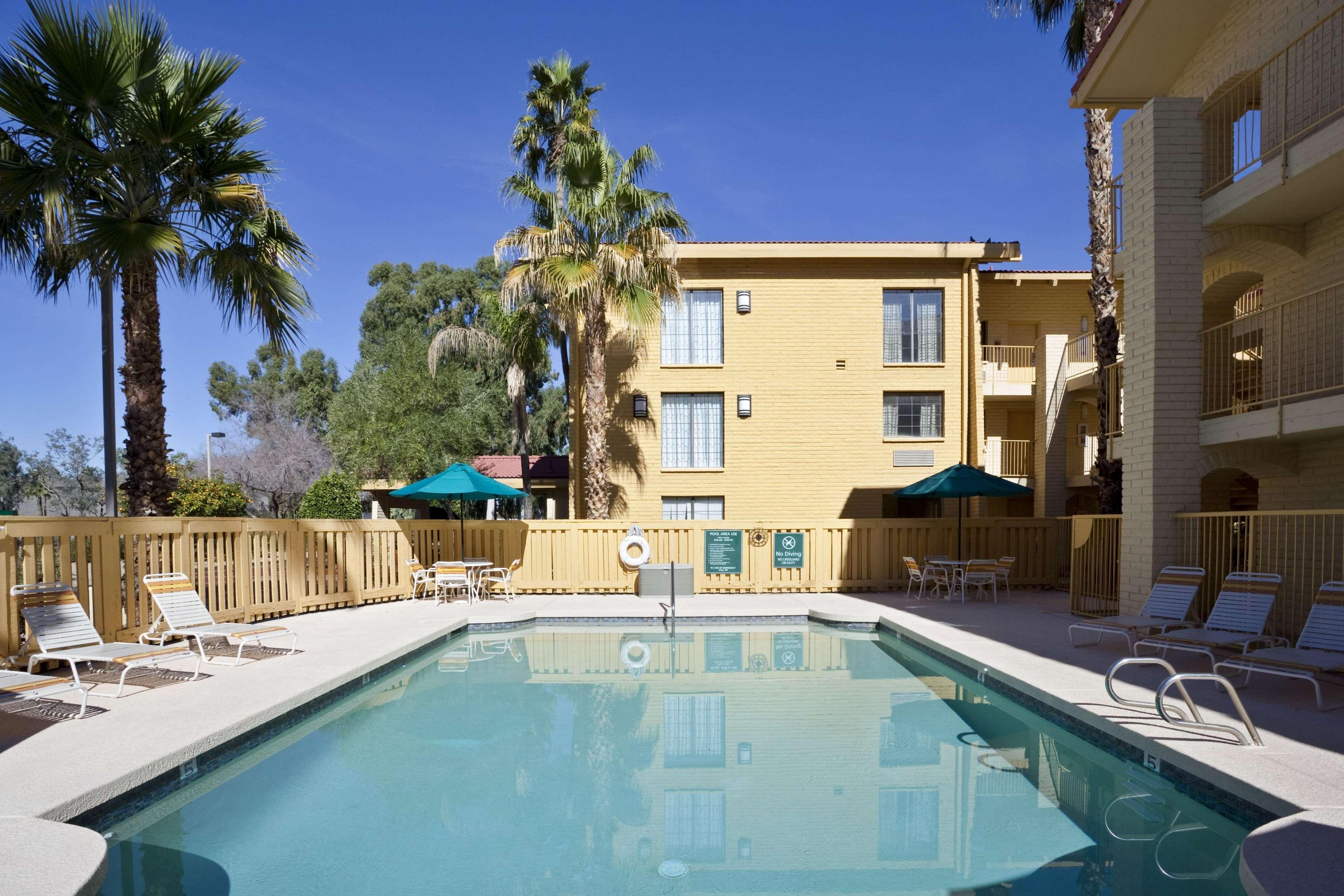 La Quinta Inn By Wyndham Phoenix Sky Harbor Airport Tempe Exterior foto