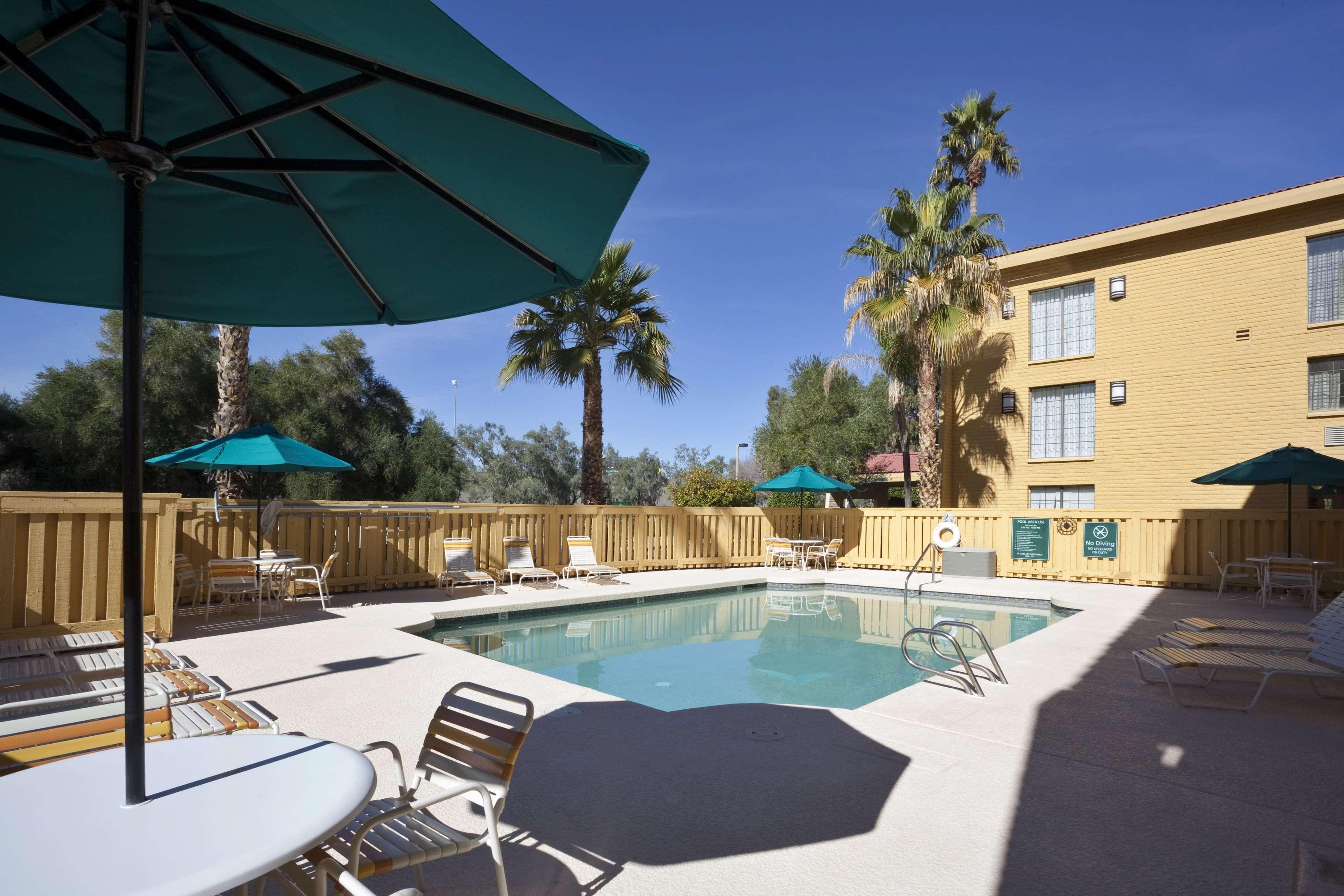 La Quinta Inn By Wyndham Phoenix Sky Harbor Airport Tempe Exterior foto