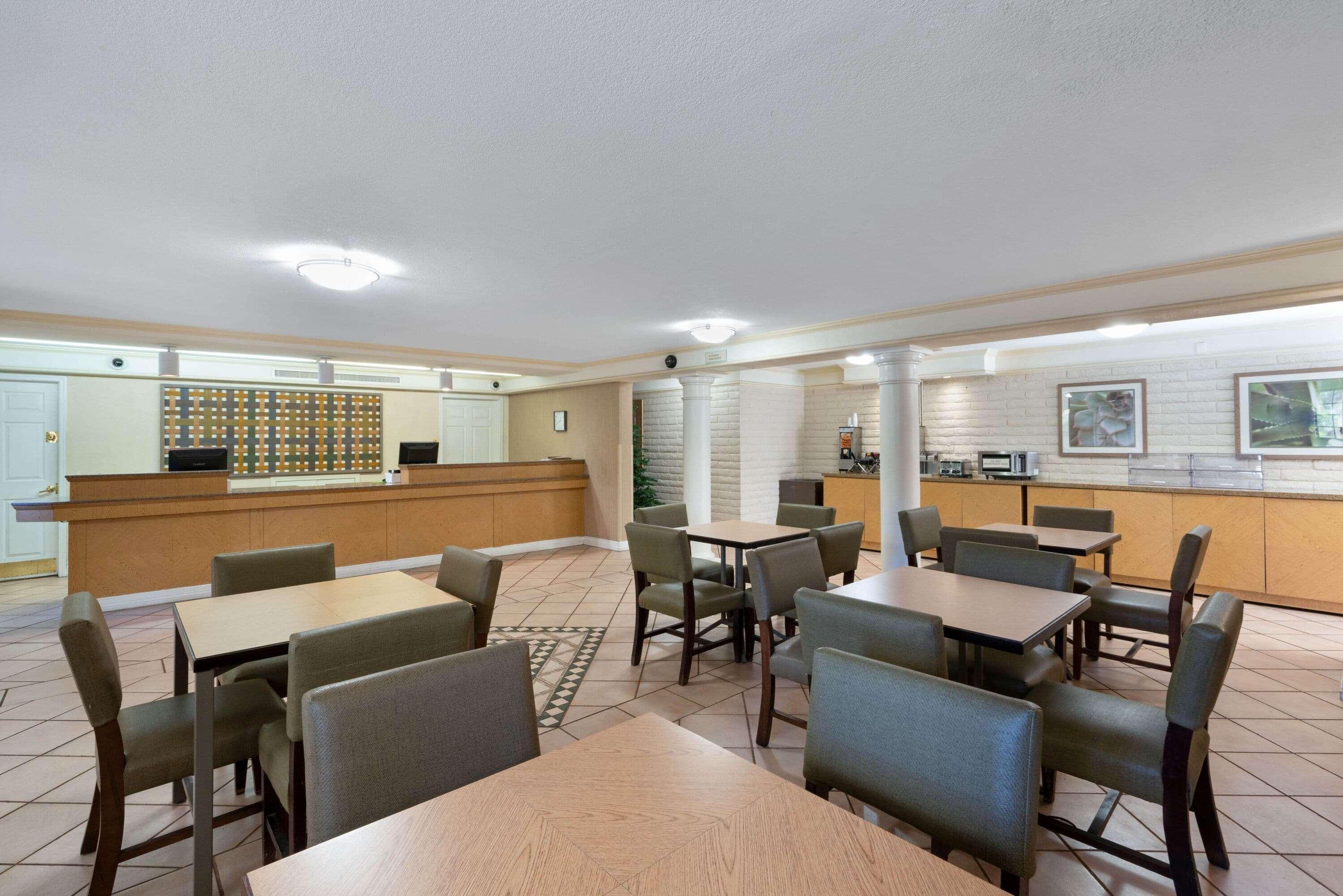 La Quinta Inn By Wyndham Phoenix Sky Harbor Airport Tempe Exterior foto