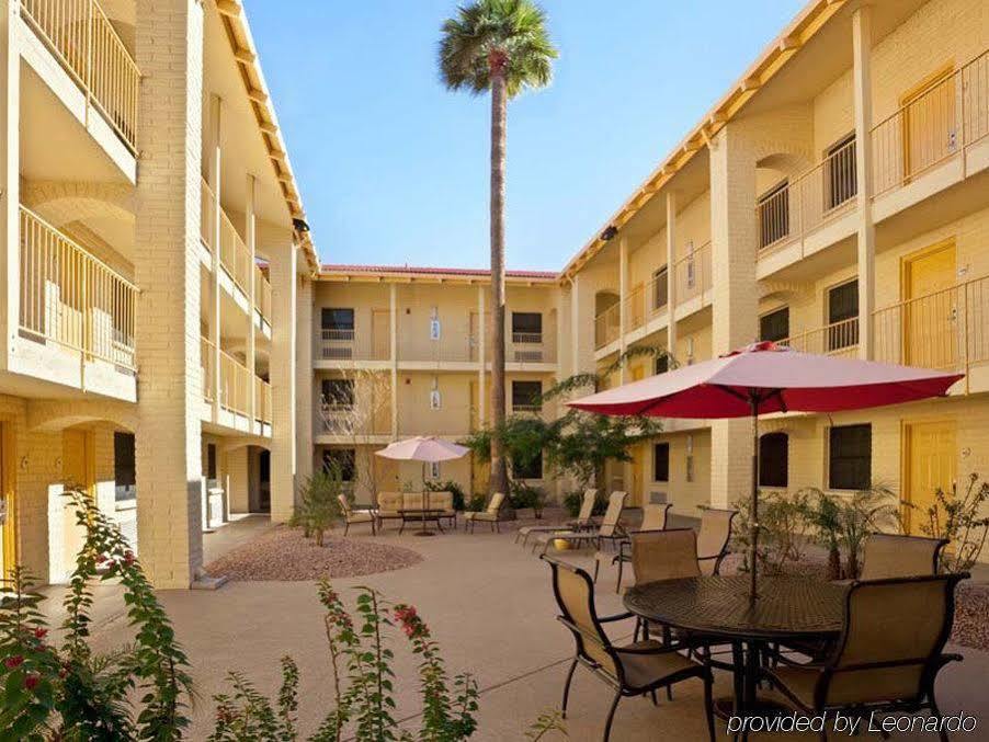 La Quinta Inn By Wyndham Phoenix Sky Harbor Airport Tempe Exterior foto