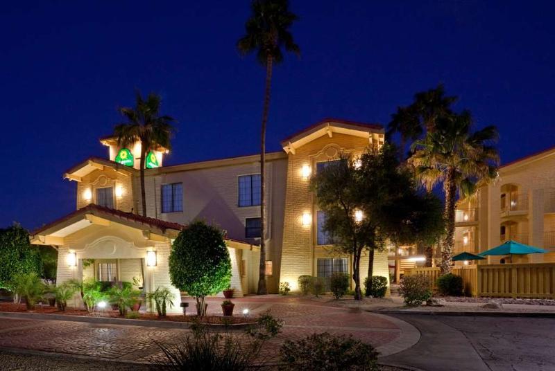 La Quinta Inn By Wyndham Phoenix Sky Harbor Airport Tempe Exterior foto