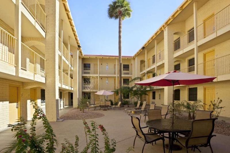 La Quinta Inn By Wyndham Phoenix Sky Harbor Airport Tempe Exterior foto